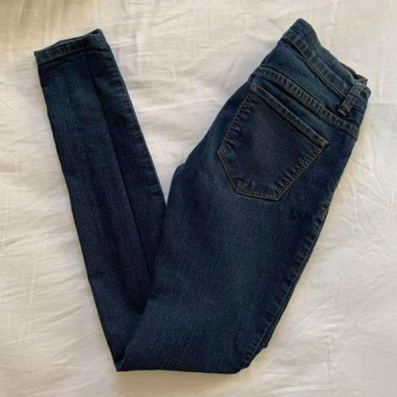 Forever 21 Low-Rise Dark Wash Skinny Jeans - Picture 2 of 3